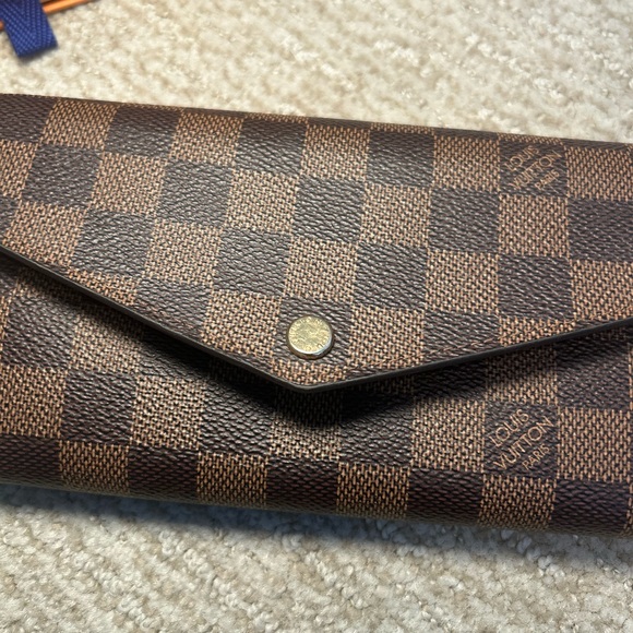 Louis Vuitton Brown Damier Sarah Wallet - Picture 3 of 9